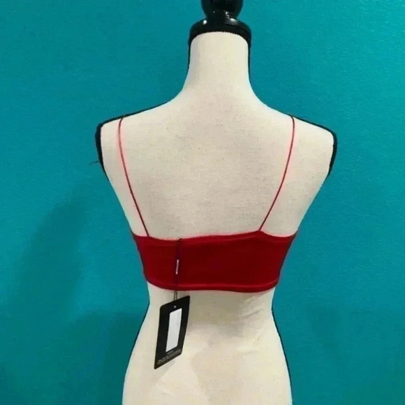 New with tags pretty little thing red crepe spaghetti strap bandeau crop top - Picture 3 of 4